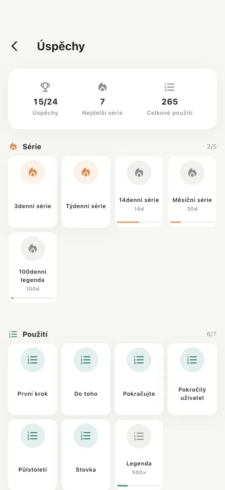 Obrazovka úspěchů s 15 ze 24 odemčených úspěchů, nejdelší sérií 7 dní a 265 použitími celkem.