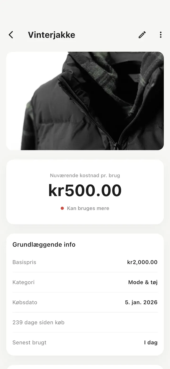Detaljevisning af en vinterjakke med foto, brugt 4 gange, med høj pris pr. brug markeret med en rød prik og hintet 'Kan bruges mere'.